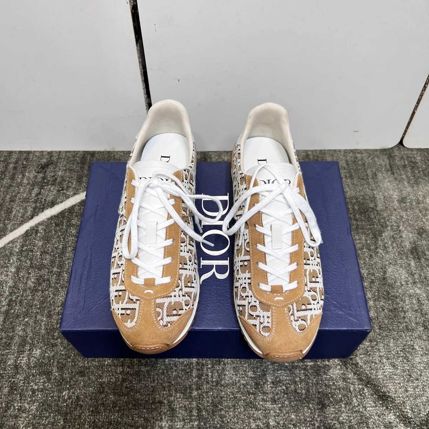 Factory price: 420💰【DIAo•Dior】Original quality.~ Unique modern style sneakers. 🏃A must-have casual shoe for trendy men😍😍 Original brand imported from Italy, imported original leather, sheep lining (refuses to discolor and grind feet) Sole: Original sole provided by the original factory, French lazy style design ⚠️Fit to the feet, original quality, super comfortable original sole. It’s like shooting the real thing 🎬The real thing is better, high-quality sneakers, size: 38-44, custom-made 45